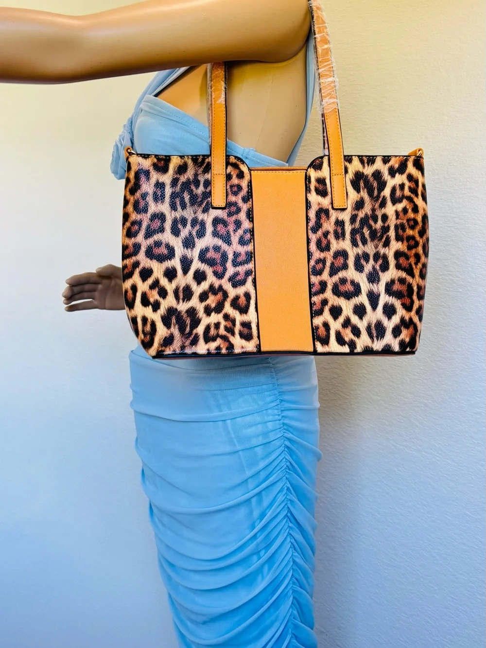 Leopard Print Tote with Tan Center Panel and crossbody straps new never - Picture 4 of 15